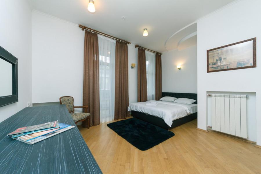 Apartment On Mala Zhytomyrska Street 17 Київ Екстер'єр фото