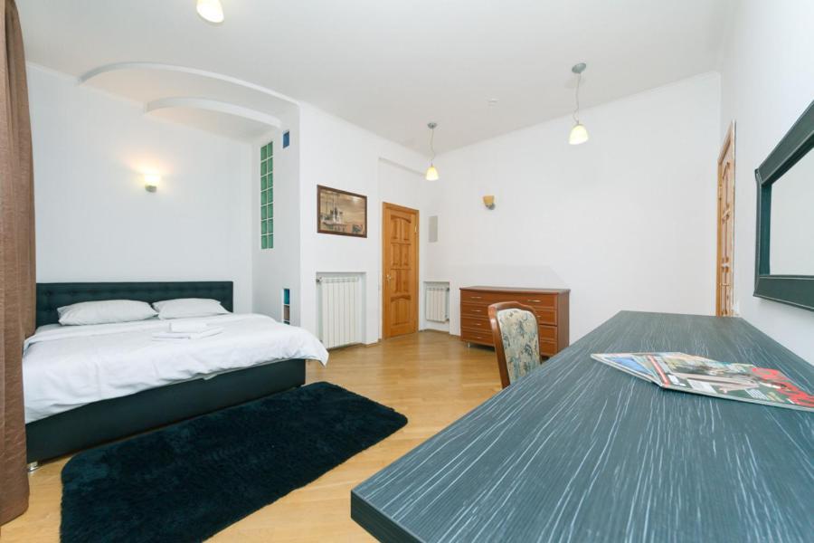 Apartment On Mala Zhytomyrska Street 17 Київ Екстер'єр фото